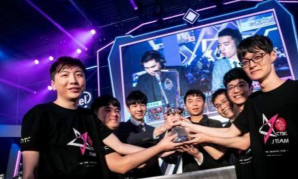 EPL S20 小组赛：挺进胜决！NaVi 2-0 NIP
