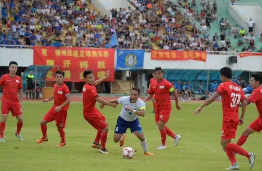 英雄麦克疯：Leyan调侃自己闪现撞墙 Rookie时刻鼓励队友